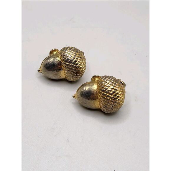 Vintage 1960s Gold Tone Acorn Brooch & Screw Back Earrings Set Patent 3176475 - Picture 7 of 10